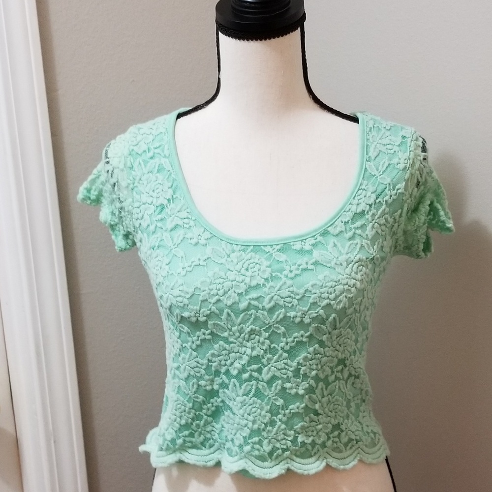 Rue21 sz L Mint green lacy top w/ roses
